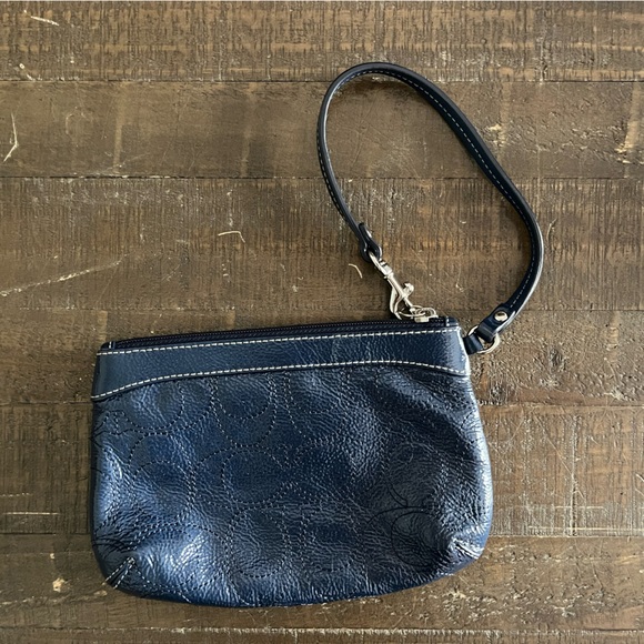 Coach patent leather wristlet - Picture 2 of 9